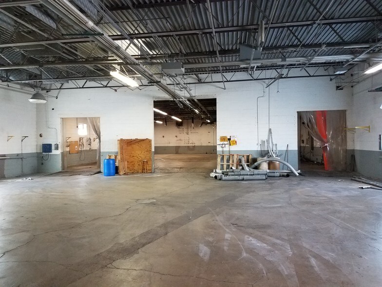 More Photos Of 2633 Kaneville Ct, Geneva Warehouse For Lease