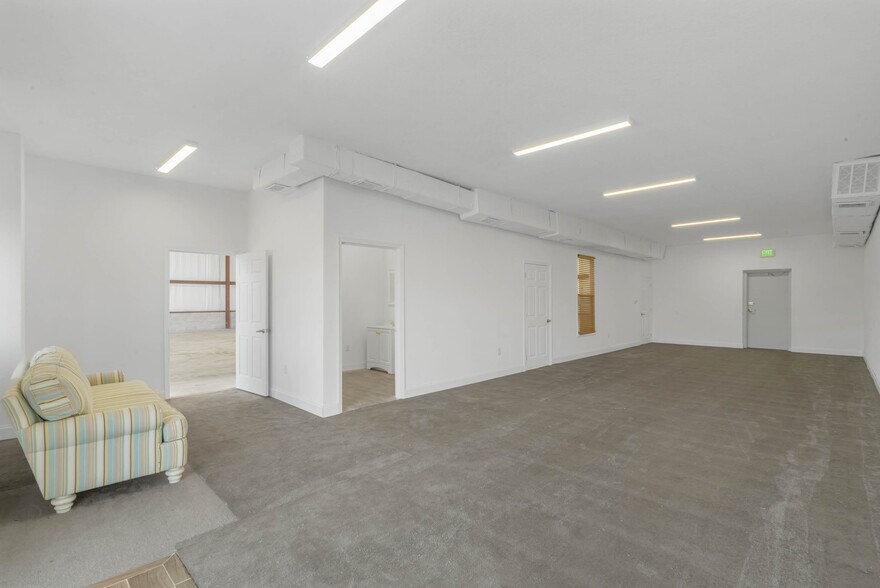 More Photos Of 470 Live Pine Cir, Apopka Warehouse For Lease