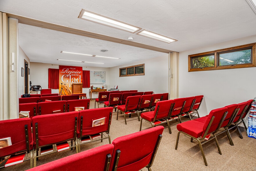 More Photos Of 40 Summer St, Fitchburg Office For Sale