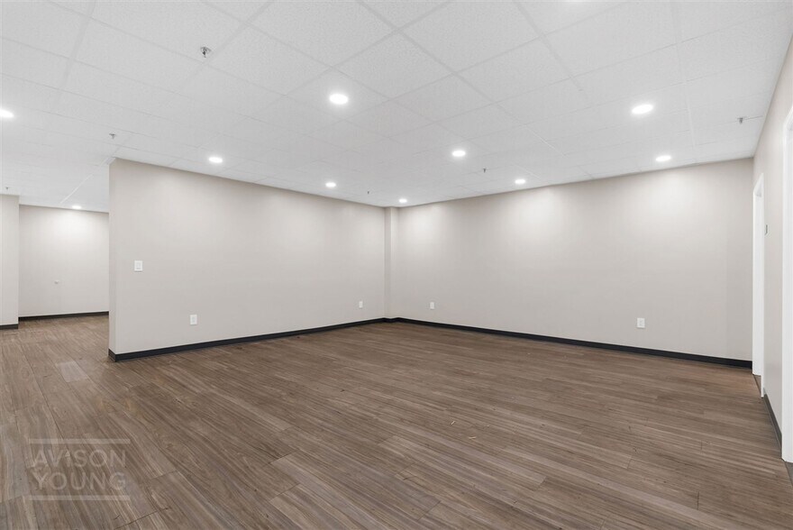 More Photos Of 300 S Main St, Mauldin Warehouse For Sale