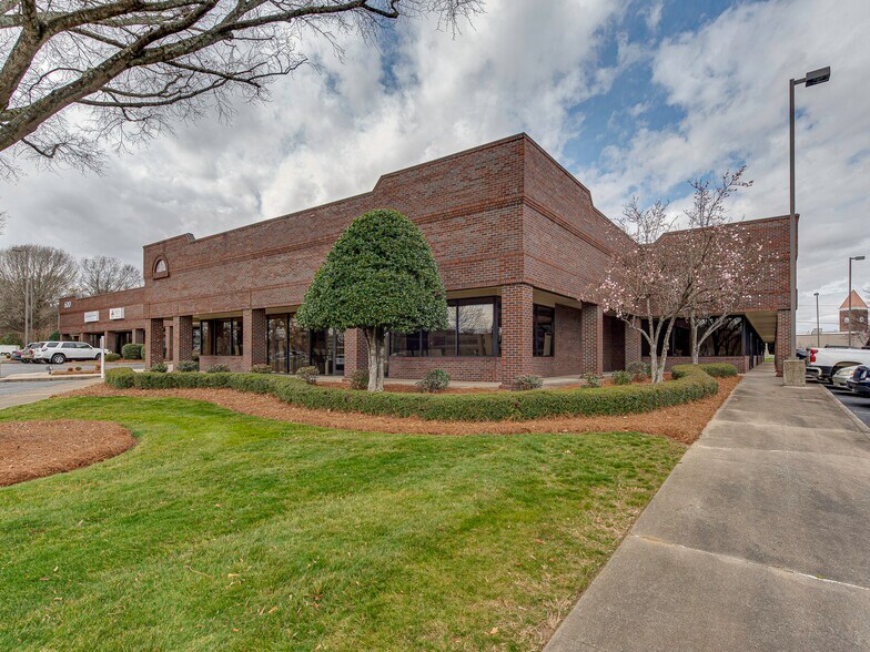 More Photos Of 600 Towne Centre Blvd, Pineville Flex For Lease