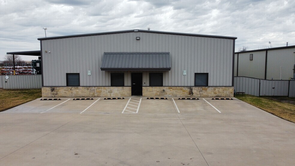 More Photos Of 178 Bear Cat Rd, Aledo Industrial For Sale