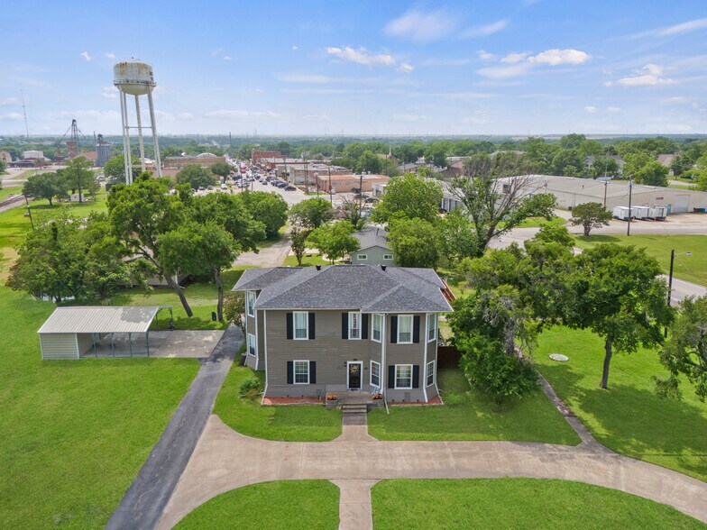 More Photos Of 107 S Josephine St, Royse City General Retail For Sale