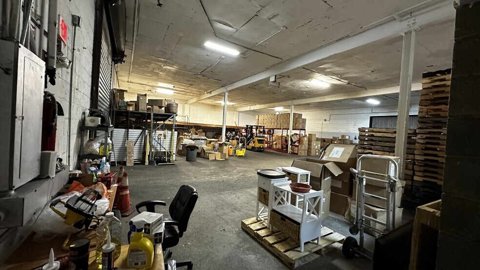 More Photos Of 530 Ray St, Freeport Manufacturing For Lease