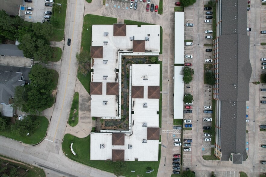 More Photos Of 200 Valleywood Dr, Spring Medical For Lease