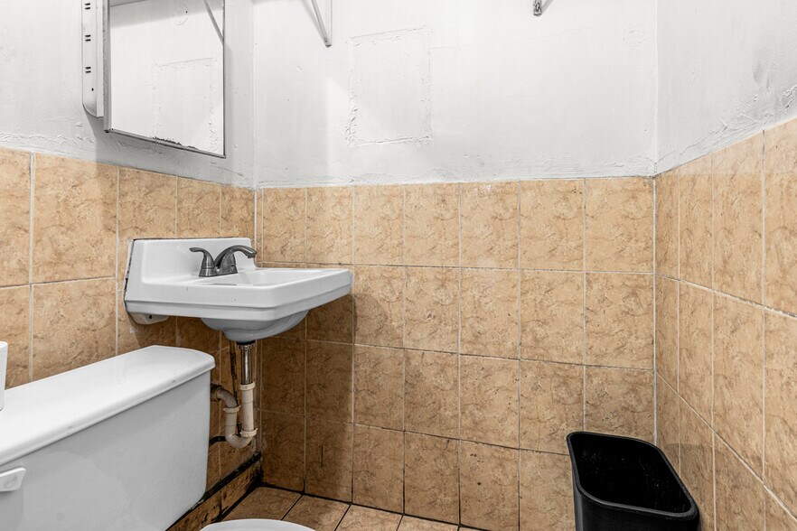 More Photos Of 3771 Bird Rd, Miami Storefront For Sale