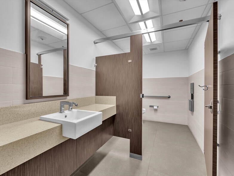 More Photos Of 10855 NW 27th St, Doral Warehouse For Lease