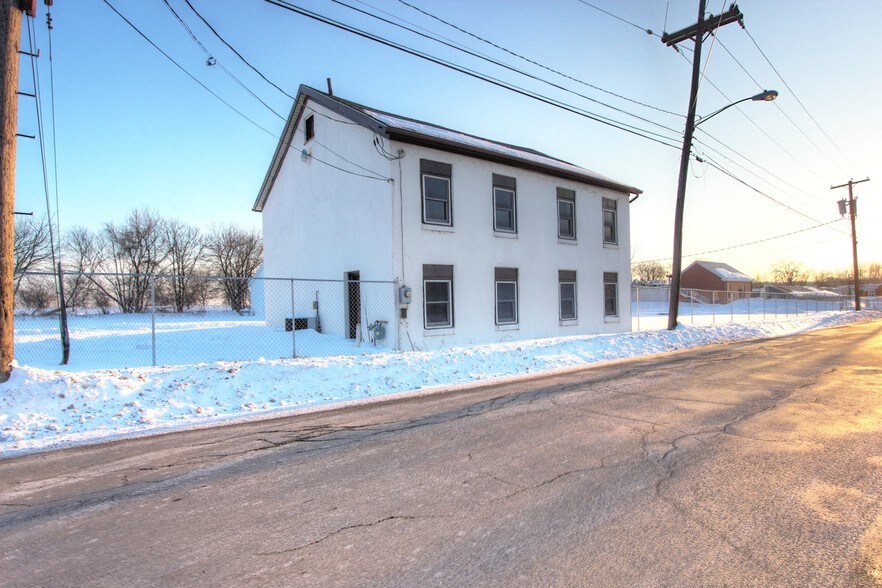 More Photos Of 142 Middle St, Geneva Warehouse For Sale