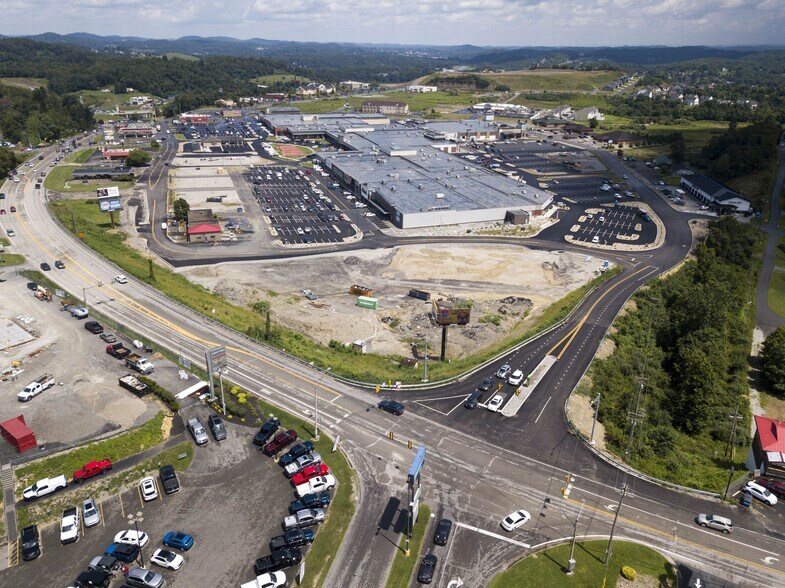 More Photos Of 2600 Middletown Commons, White Hall Storefront For Lease