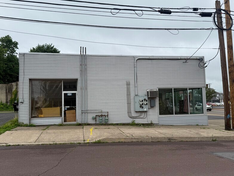More Photos Of 200-204 W Front St, Berwick Freestanding For Lease