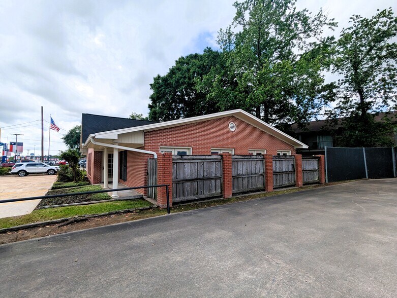 More Photos Of 3635 Eastex Fwy, Beaumont Office For Sale
