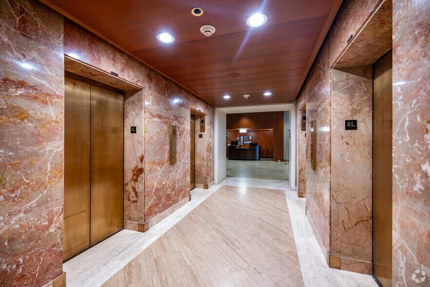 More Photos Of 75 E State St, Columbus Hotel For Sale