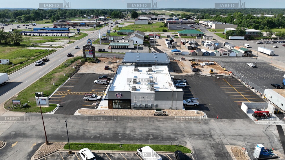 More Photos Of 1565-1585 S Jefferson Ave, Lebanon General Retail For Lease