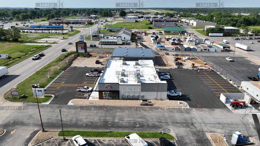 More Photos Of 1565-1585 S Jefferson Ave, Lebanon General Retail For Lease