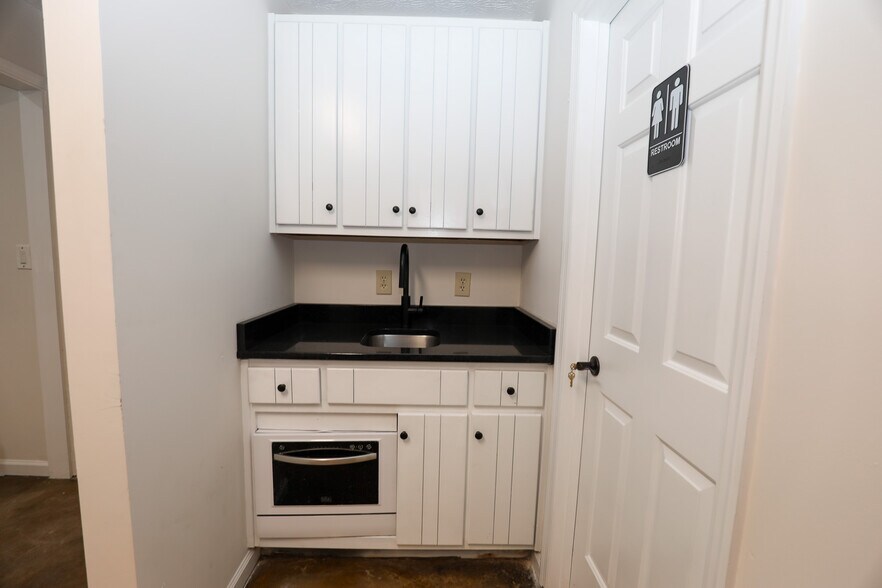 More Photos Of 5 Haynie St, Newnan Warehouse For Lease