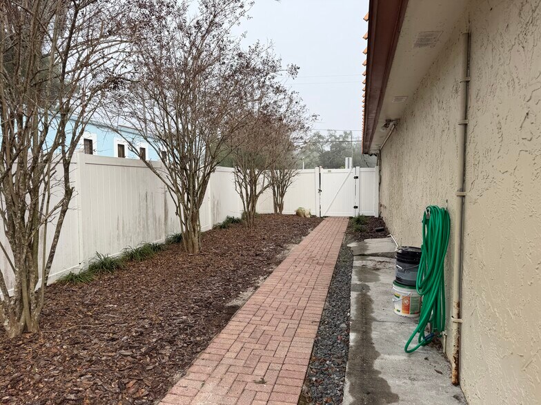 More Photos Of 1302 W Busch Blvd, Tampa Office For Sale