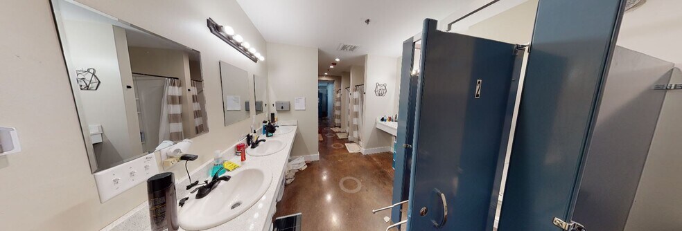 More Photos Of 924 E 8th St, Chattanooga Dormitory For Sale