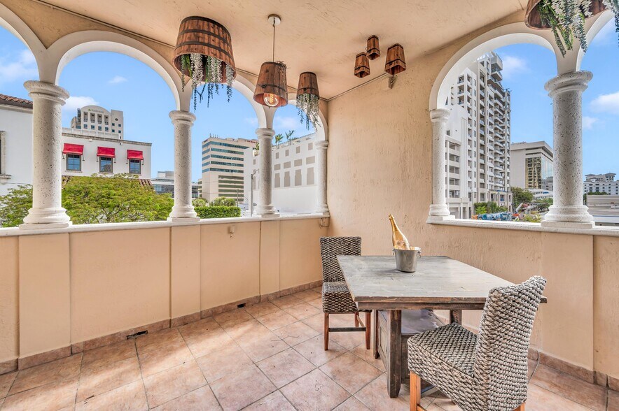 More Photos Of 223 Valencia Ave, Coral Gables Restaurant For Lease