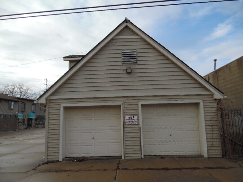 More Photos Of 1122-1128 Eureka Rd, Wyandotte Storefront Retail Office For Sale