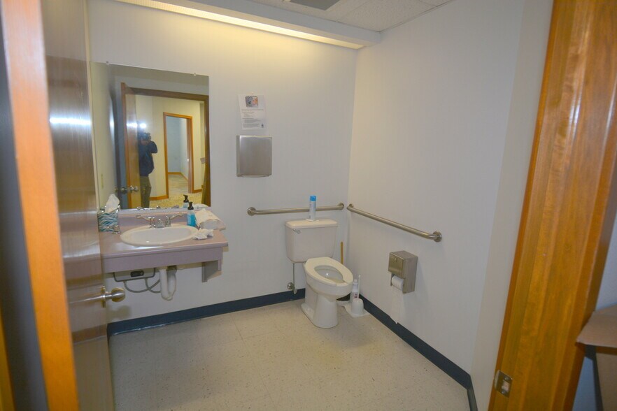 More Photos Of 651-691 Congress Park Dr, Washington Township Research And Development For Lease