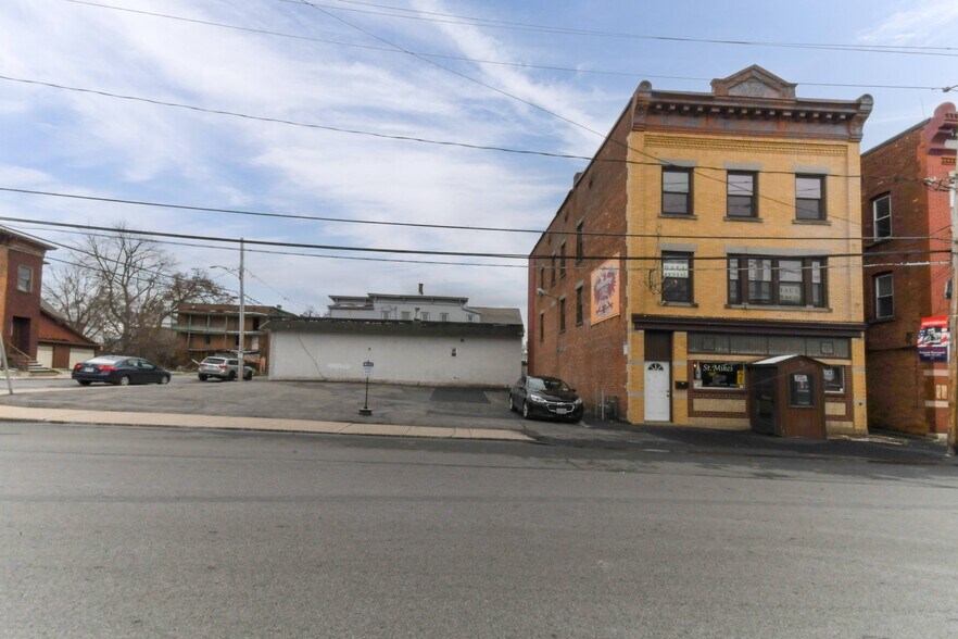 More Photos Of 38 Reid St, Amsterdam Specialty For Sale