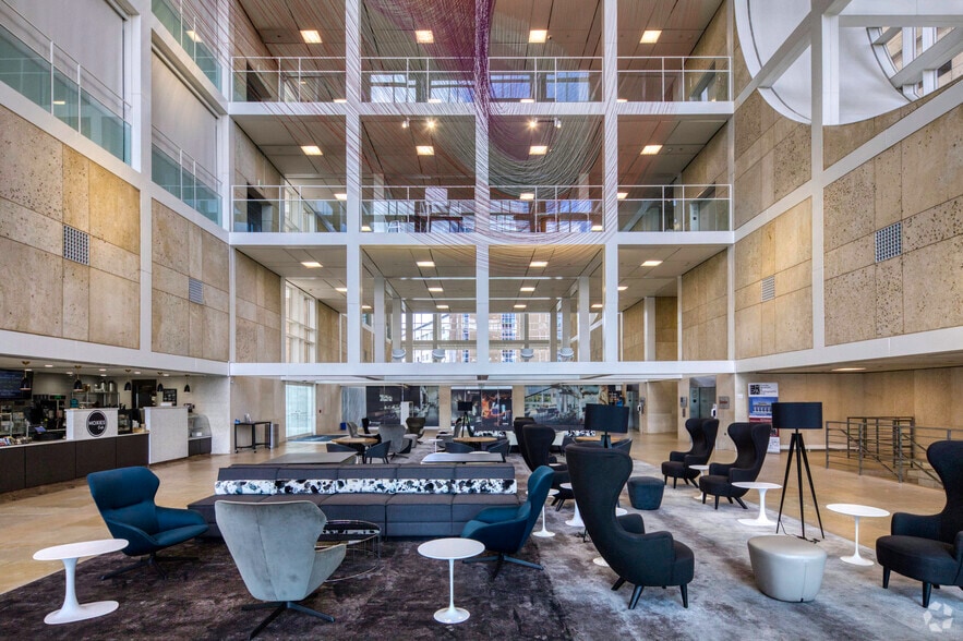 More Photos Of 400 N Ashley Dr, Tampa Office For Lease