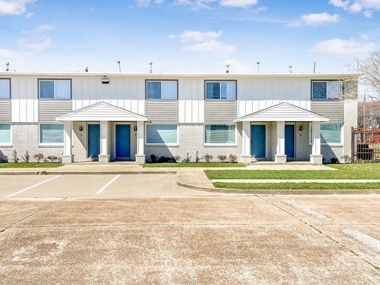 More Photos Of 2020 Cottonwood St, Beaumont Apartments For Sale