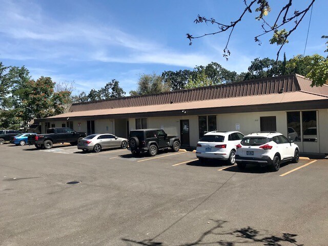 More Photos Of 1431-1449 Liberty St, Salem Office For Lease