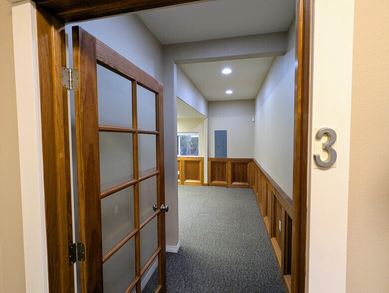 More Photos Of 1910 Island Ave, La Grande Office Residential For Lease