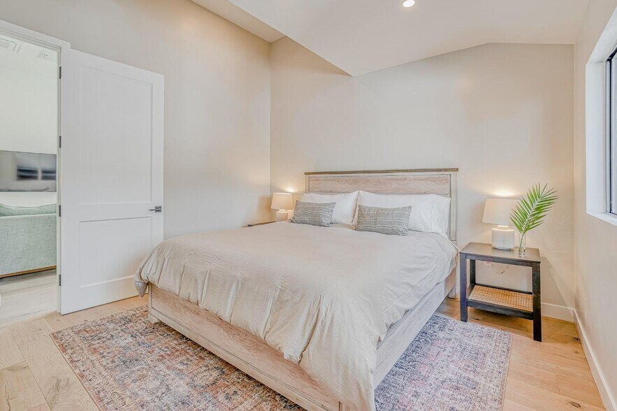 More Photos Of 1124 Castillo St, Santa Barbara Hotel For Sale