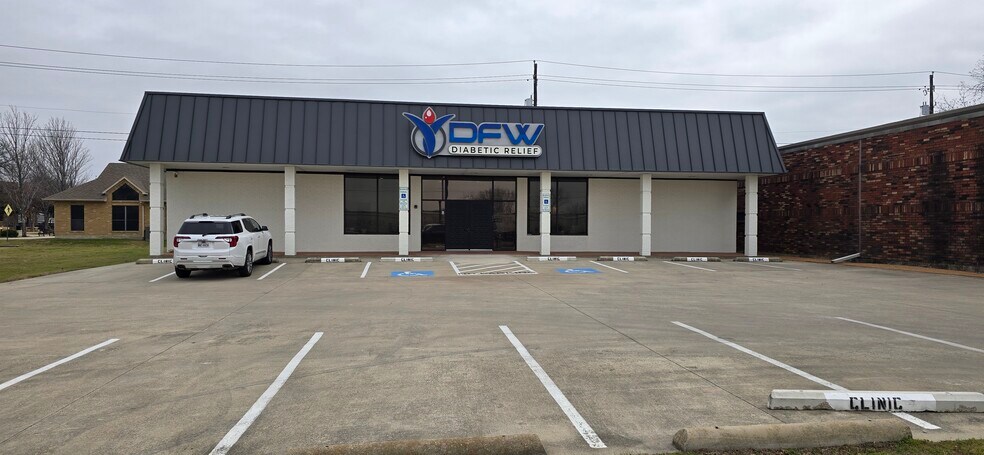 Primary Photo Of 208 N Highway 377, Roanoke Office For Lease