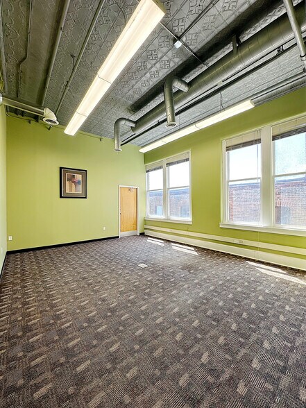 More Photos Of 323 Columbia St, Lafayette Office For Lease