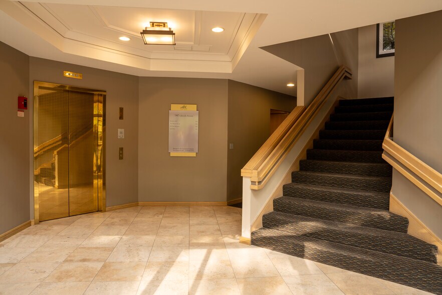 More Photos Of 110-140 Lakeside Ave, Seattle Office For Sale