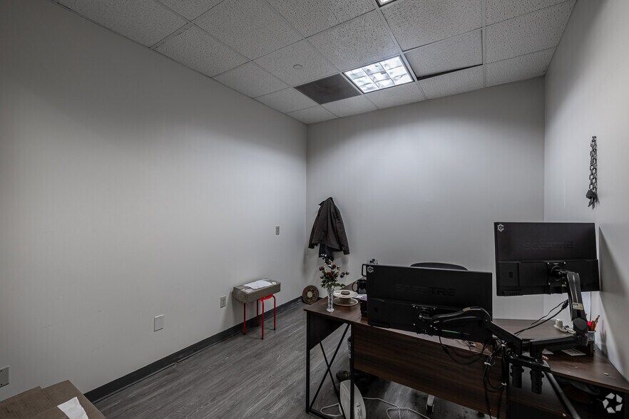 More Photos Of 150 Knotter Dr, Cheshire Manufacturing For Sale