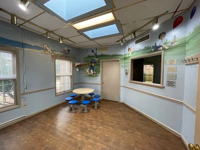 More Photos Of 11315 Pembrooke Sq, Waldorf Medical For Sale