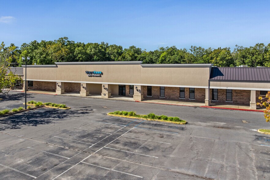 More Photos Of 100 Ecor Rouge Pl Shop Ctr, Fairhope Self Storage For Lease