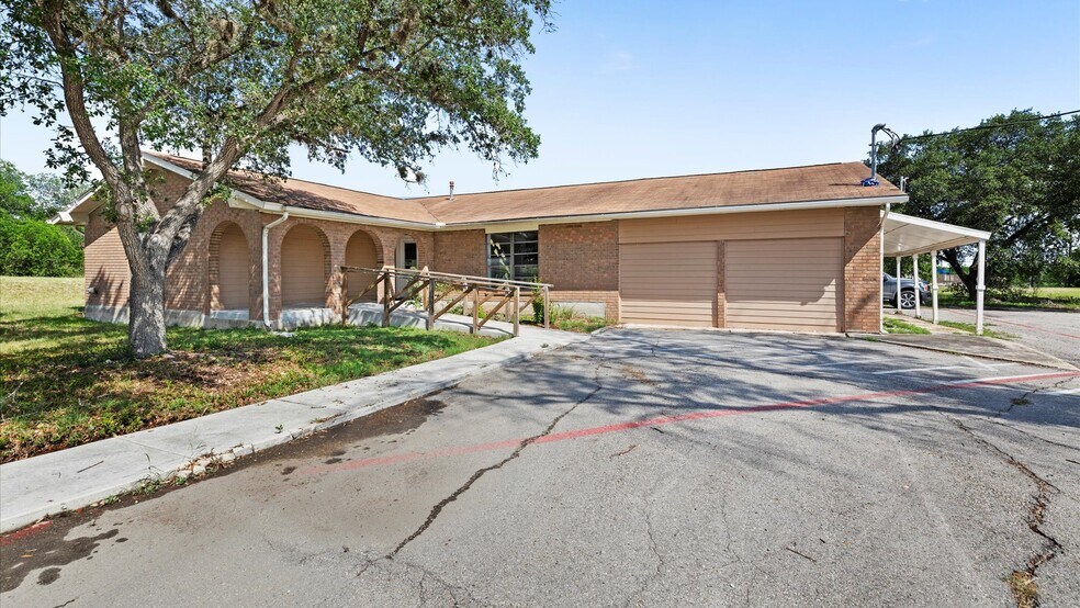 Primary Photo Of 9050 FM 78 Rd, Converse Medical For Sale