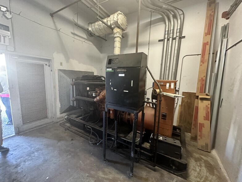 More Photos Of 1883 NW 38th Ave, Lauderhill Light Distribution For Sale