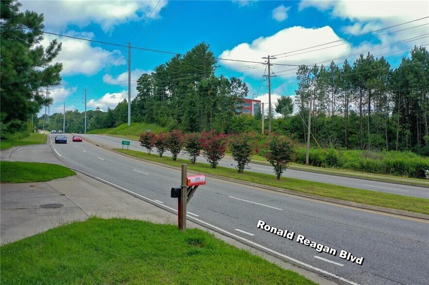 More Photos Of 1345 Ronald Reagan Blvd, Cumming Showroom For Sale