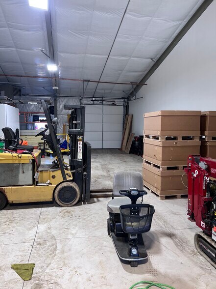 More Photos Of 6060 Schooner St, Van Buren Twp Warehouse For Lease