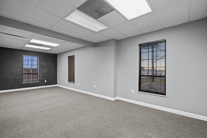 More Photos Of 4171-4193 Crescent Dr, Saint Louis Medical For Sale
