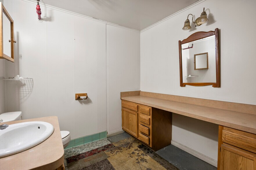 More Photos Of 403-409 N Pearl St, Albany Warehouse For Sale