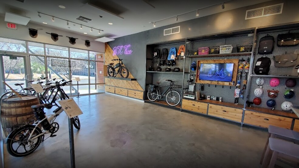 More Photos Of 1632 S 1st St, Austin Office For Lease