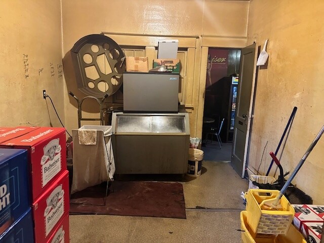 More Photos Of 1617 Milburn Blvd, Mishawaka Bar For Sale