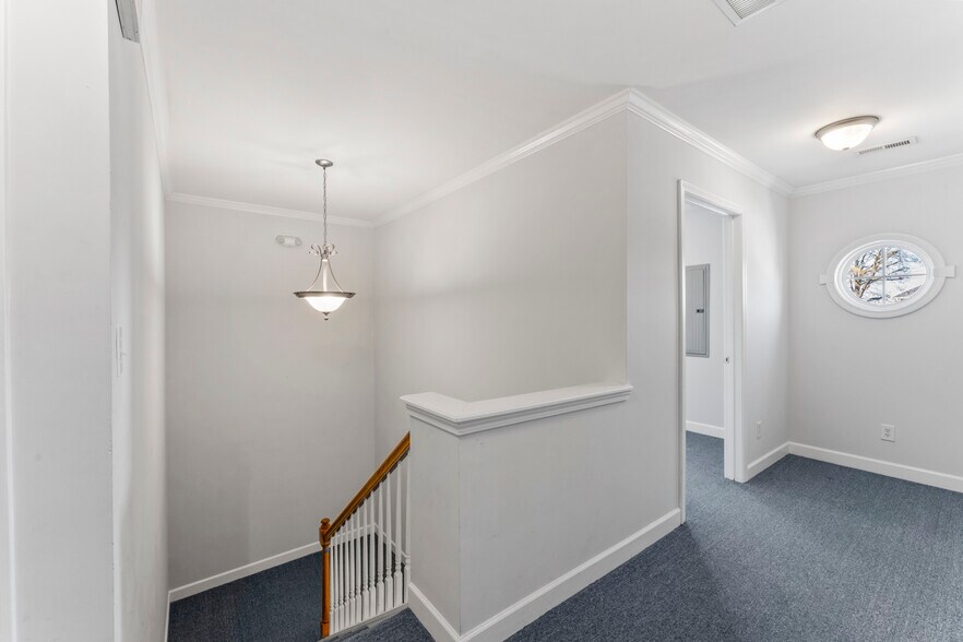 More Photos Of 104 Renaissance Cir, Mauldin Office For Lease