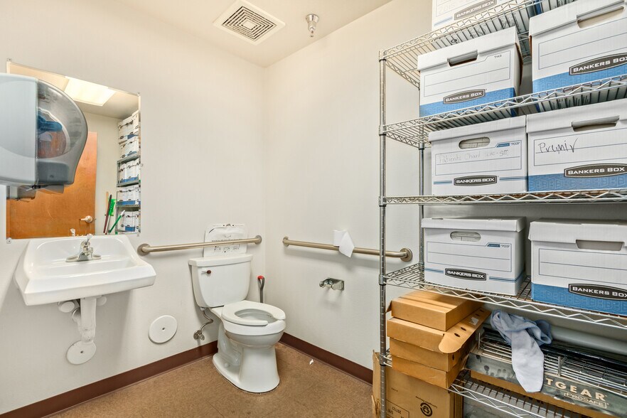 More Photos Of 9179 W Thunderbird Rd, Peoria Medical For Sale