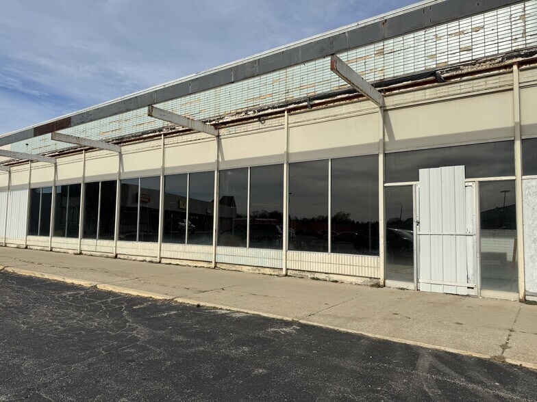 More Photos Of 2210-2400 Rapids Dr, Racine Freestanding For Sale