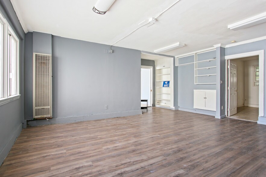 More Photos Of 2245-2251 Westwood Blvd, Los Angeles Storefront For Sale