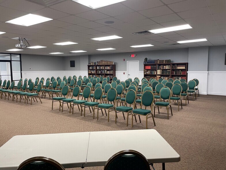 More Photos Of 660 Peavy Rd, Byron Distribution For Lease