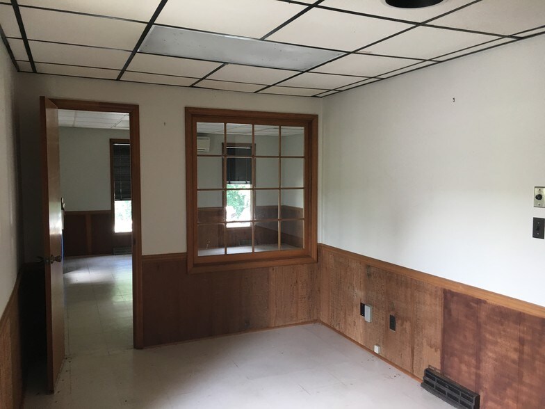 More Photos Of 4985-4991 Bethania Rd, Winston-Salem Office For Lease